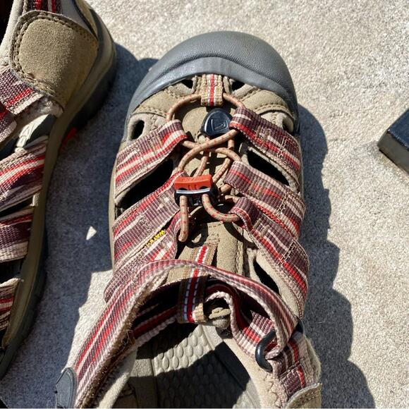 Keen Hiking Closed Toe Sandals Boys Size 5 US Waterproof Outdoors Tan Orange - Picture 15 of 16